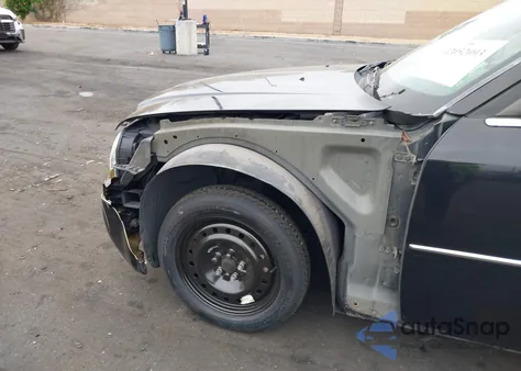 2010 Chrysler 300 Touring/Signature Series/Executive Series z USA, uszkodzony, nr VIN 2C3CA5CV1AH211238